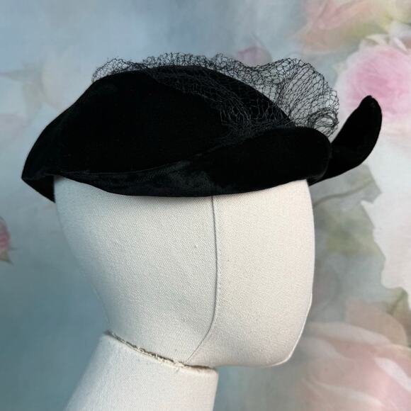 Vintage Avant Garde Black Velvet Sculptural Beaded Accent Netting Hat - Picture 5 of 6
